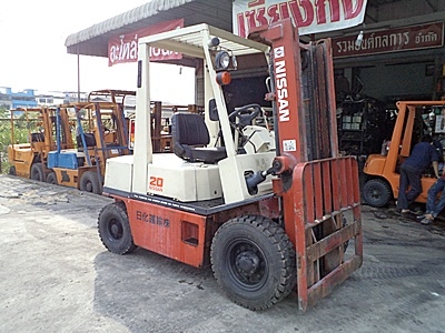 ขายรถยกนิสสัน 2 ตัน  เครื่องดีเซล เกี่ยร์ออโต้   กระบอกคู่ เสาสูง 3 เมตร   พวงมาลัยเพาเว่อร์  สีเดิมจากนอก นำเข้าจากญี่ปุ่น ใช้งานได้ทันที