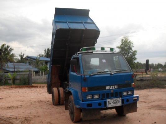 ขายด่วน รถบรรทุก 6 ล้อดั้ม ISUZU 110 แรง สภาพพร้อมใช้