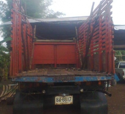 ISUZU TX 165 HP 6BD1 รถหัวยาวสิบล้อ 2 เพลา กระบะไม้คอกสูงเกษตรความ 6 เมตรสภาพสวย เครื่องแน่นแรงดี ภายในเก๋งพวงมาลัยเพาเวอร์ ช่วงล่างคัชซีสวยไม่มีบวม ยางสภาพดี 10 เส้นประมาณ 70\% พร้อมบรรทุกพร้อมใช้งาน เอกสารเล่มทะเบียนครบพร้อมโอน ราคาต่อรองได้ครับ