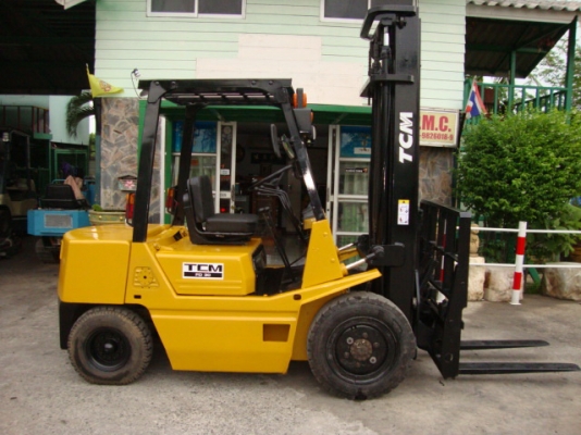 ขายรถโฟล์คลิฟท์  T.C.M.  FD30-Z7  เครื่องยนต์ดีเซล  เสาสูง  4  เมตร  ฮิ้งโฟล์ค  เกียร์ธรรมดา  งา 1,070  มม.  ยางลม