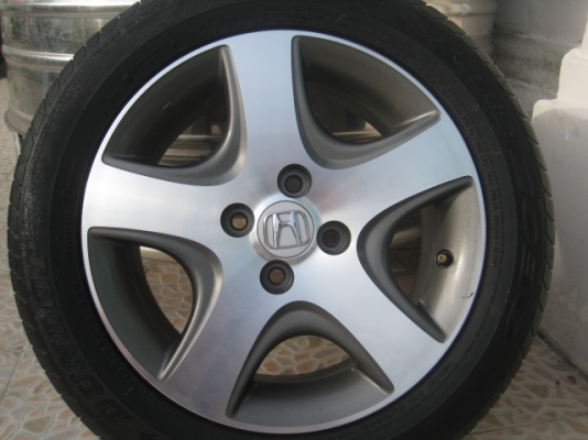 ขายล้อแม็ก Honda civic  5ก้าน 15"x6" et 45 4รู100 + ยางปี 11 (081-3747940)