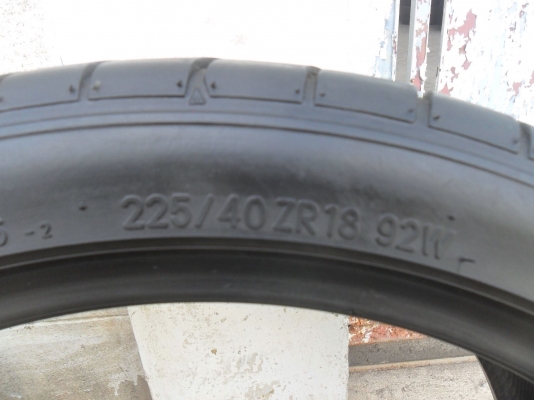 ยาง NITTO 225/40ZR18 สวยๆ 1 คู่