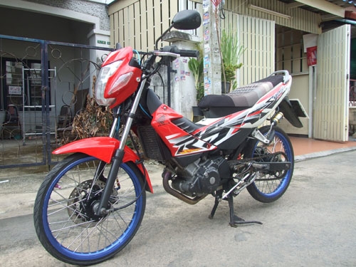 ขายโซนิคแปลงตัวใหม่สตาร์ทมือสภาพสวย ขายโซนิคแปลงตัวใหม่สตาร์ทมือสภาพสวย