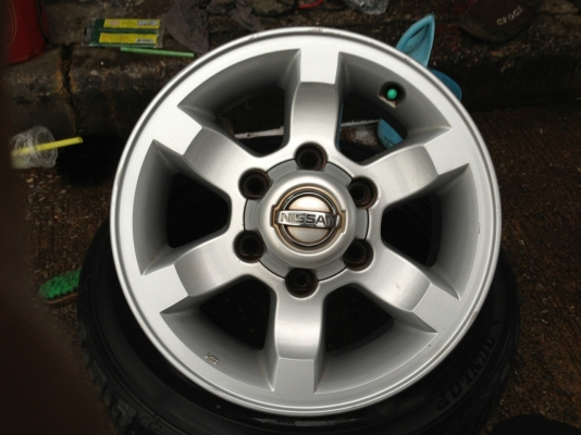 ขายแม๊ก นิสสัน ขอบ 15 นิ้ว ครบชุด มือสองพร้อมใช้