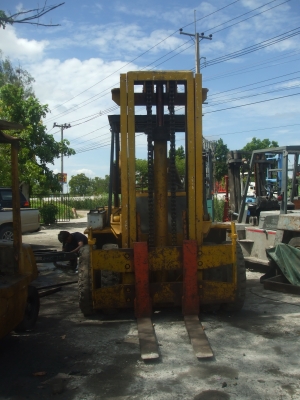 ขายตามสภาพเครื่องหลวมอย่างเดียวอุปกรณ์ครบไม่มีเวลาทำTCM รุ่น1 น้ำหนัก5ตัน เสาสูง3เมตร ยางล้อหน้าคุุุููุุุููุุุุููููู่