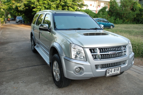 ขายรถ ครอบครัว Mu-7 สีบรอน-ทอง ราคาถูกกว่าเต๊นท์ และจัดไฟแนนท์ได้ครับ