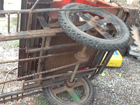 ชายด่วน 4ลัอขัดขับ น้่่งใด้2คน เข็น2คนขขึ่นไป ชายด่วน 4ลัอขัดขับ น้่่งใด้2คน เข็น2คนขขึ่นไป