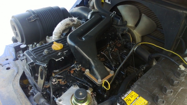 รถยกโคมัสสึรุ่น 14 น้ำหนักยก 2.5 ตัน เสาสูง 3 เมตร เครื่องดีเซล เกีรยร์ธรรมดา