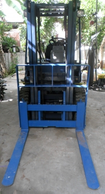 ขายรถยกโฟร์คลิฟท์ราคาถูกขนาด2.5ตันดีเชลคุณภาพดีKOMATSUรุ่นFD25-12สวย-โคราช