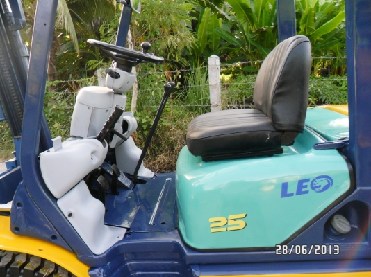 ขายรถยกโฟร์คลิฟท์ราคาถูกขนาด2.5ตันดีเชลคุณภาพดีKOMATSUรุ่นFD25-12สวย-โคราช