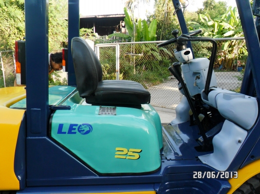 ขายรถยกโฟร์คลิฟท์ราคาถูกขนาด2.5ตันดีเชลคุณภาพดีKOMATSUรุ่นFD25-12สวย-โคราช