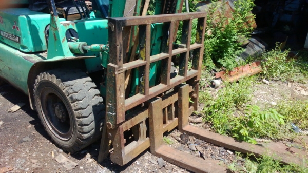 ฝากขายถูกๆ รถยกมิตซูบิชิ 3 ตัน เสาสูง 4 เมตร เครื่องดีเซล เกียร์ออโต้ งาเทได้