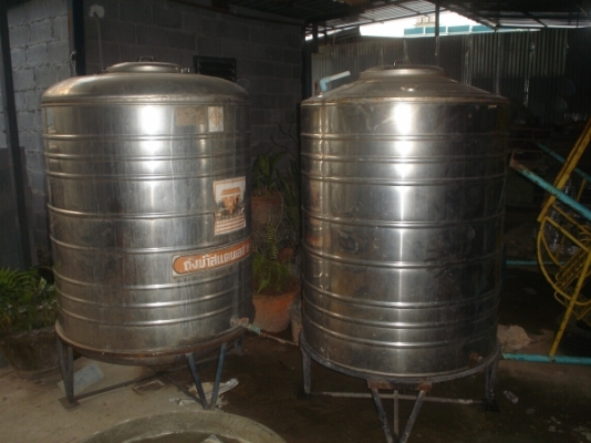 ถังน้ำแสตนเลส 2 ใบใหญ่สภาพดีที่สุด เหมาๆ 13,500บาท ขอแค่นี้