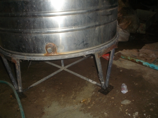 ถังน้ำแสตนเลส 2 ใบใหญ่สภาพดีที่สุด เหมาๆ 13,500บาท ขอแค่นี้