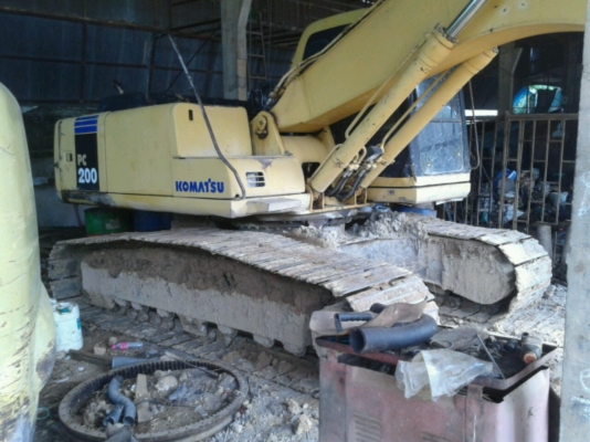 ขาย แบคโฮ โกมัสสุ รุ่น 6  สนใจติดต่อ (คุณธีรเดช) 081-0873744