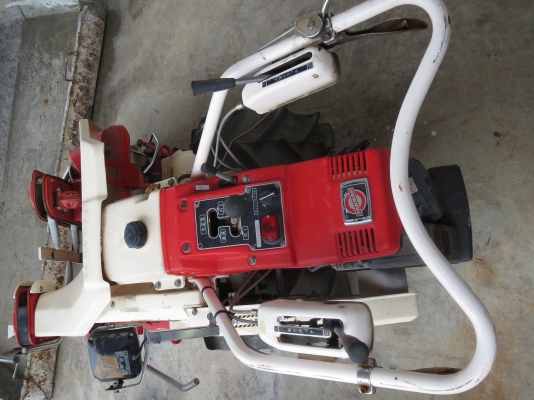 รถเกี่ยวข้าวเดินตาม พร้อมมัดฟาง