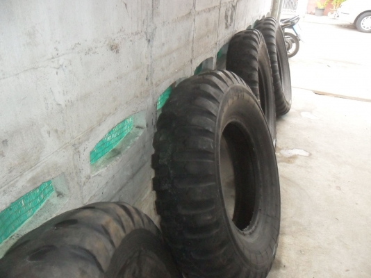 ยาง 9.00 - 20 สวยๆ ยาง 9.00 - 20 สวยๆ