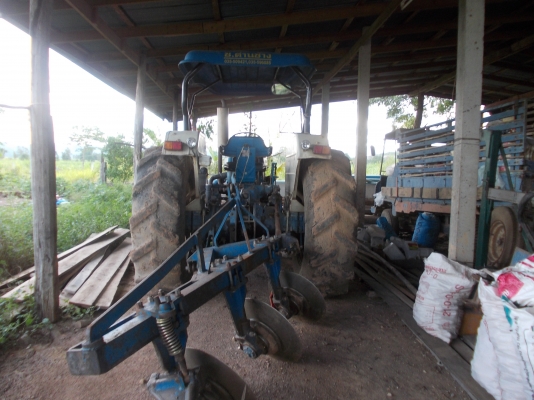 ขายรถไถฟอร์ด  T5  6600  2 เพลา รถบ้านพร้อมใช้งาน จดทะเบียน ปี 2551