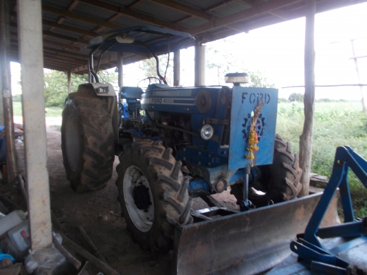 ขายรถไถฟอร์ด  T5  6600  2 เพลา รถบ้านพร้อมใช้งาน จดทะเบียน ปี 2551