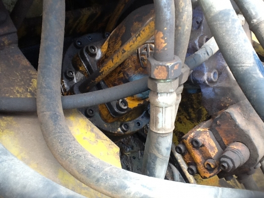 ขายด่วน KOBELCO SK200 รุ่น 2 เครื่อง 6bg1 boเอวดีล้อเดินสวยใช้งานทุกวัน