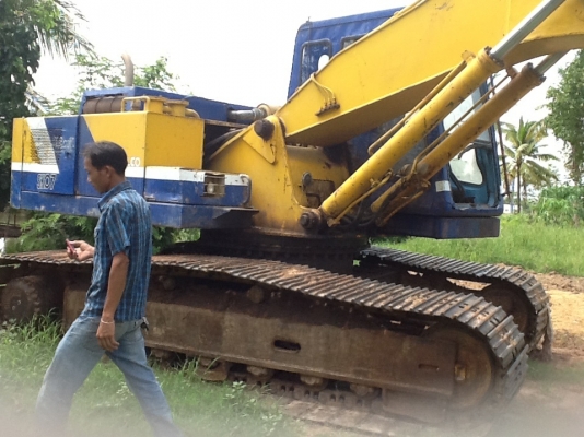 ขายด่วน KOBELCO SK200 รุ่น 2 เครื่อง 6bg1 boเอวดีล้อเดินสวยใช้งานทุกวัน