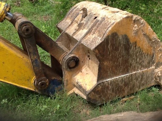 ขายด่วน KOBELCO SK200 รุ่น 2 เครื่อง 6bg1 boเอวดีล้อเดินสวยใช้งานทุกวัน