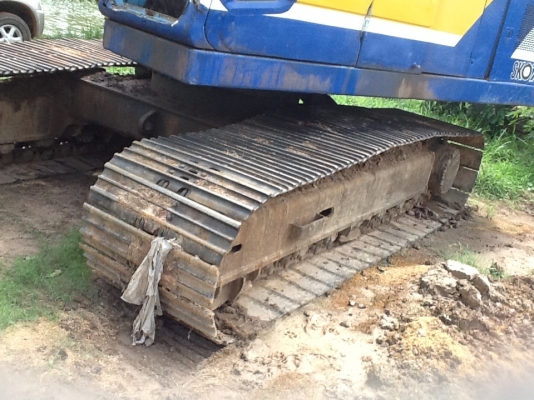 ขายด่วน KOBELCO SK200 รุ่น 2 เครื่อง 6bg1 boเอวดีล้อเดินสวยใช้งานทุกวัน