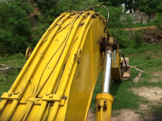 ขายด่วน KOBELCO SK200 รุ่น 2 เครื่อง 6bg1 boเอวดีล้อเดินสวยใช้งานทุกวัน