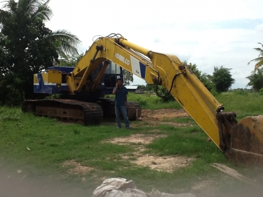 ขายด่วน KOBELCO SK200 รุ่น 2 เครื่อง 6bg1 boเอวดีล้อเดินสวยใช้งานทุกวัน