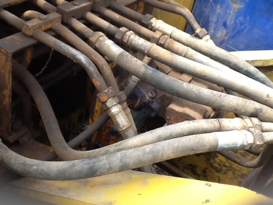 ขายด่วน KOBELCO SK200 รุ่น 2 เครื่อง 6bg1 boเอวดีล้อเดินสวยใช้งานทุกวัน