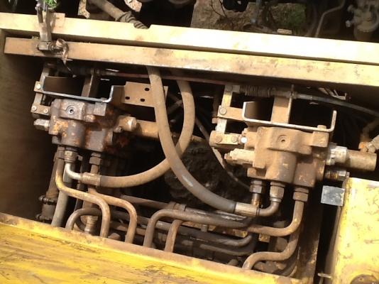 ขายด่วน KOBELCO SK200 รุ่น 2 เครื่อง 6bg1 boเอวดีล้อเดินสวยใช้งานทุกวัน