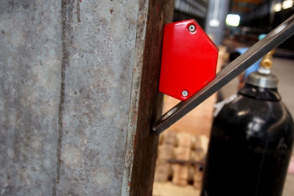 แม่เหล็กช่วยจับงานเชื่อม แม่เหล็กช่วยจับงานเชื่อม