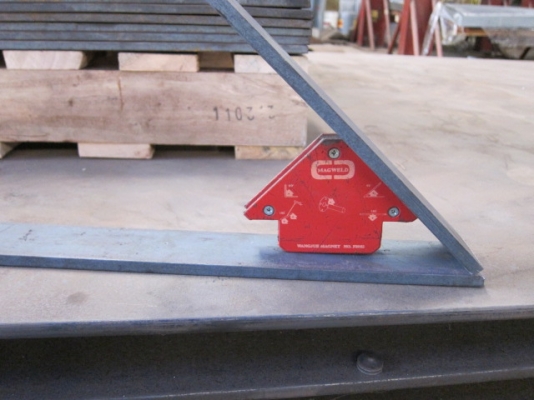 แม่เหล็กช่วยจับงานเชื่อม แม่เหล็กช่วยจับงานเชื่อม