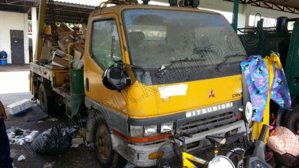 สนใจประมูลรถราชการรวม 3 คัน พรุ่งนี้ให้เสนอราคาได้ครับ(รายการที่ 3 รถยกถังขยะ ยี่ห้อ MITSUBISHI )