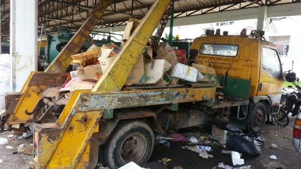 สนใจประมูลรถราชการรวม 3 คัน พรุ่งนี้ให้เสนอราคาได้ครับ(รายการที่ 3 รถยกถังขยะ ยี่ห้อ MITSUBISHI )