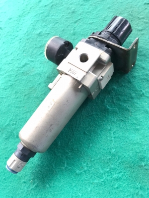 ดักน้ำ ปรับแรงดัน พร้อมเกจ ยี่ห้อ SMC ปรับแรงดันได้ 0.05 - 0.85 MPa รุ่นใหญ่ สภาพดี เช็คแล้วใช้งานได้ปกติ ราคา 600 บาทรวมส่งค่ะ ดักน้ำ ปรับแรงดัน พร้อมเกจ ยี่ห้อ SMC ปรับแรงดันได้ 0.05 - 0.85 MPa รุ่นใหญ่ สภาพดี เช็คแล้วใช้งานได้ปกติ ราคา 600 บาทรวมส่งค่ะ