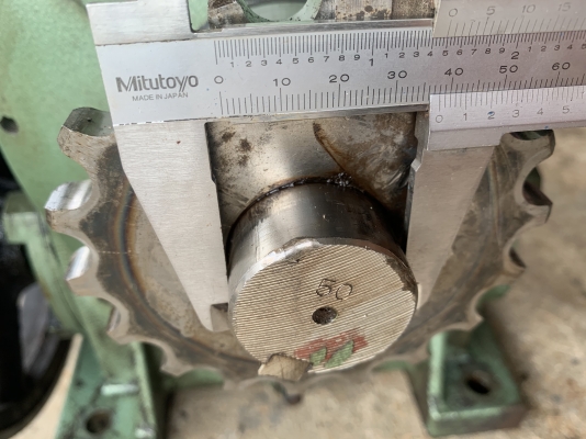 ขายหัวเกียร์ทดรอบ Bellpony made in Japan เบอร์ 100 ตัวใหญ่รับมอเตอร์ตั้งแต่ 5-15HP. ได้ครับ อัตราทด 1:50 สภาพสวย หมุนนิ่ม ทนงานหนักได้ดี พร้อมใช้งาน มี 2ตัว ราคาตัวละ 4,800 บาท