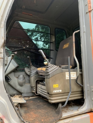 แบคโฮ HITACHI ZX 200-1 เอกสารเล่มทะเบียน  ไฟฟ้าครบ เครื่องดี ปั๊มแรง เอวแน่น ช่วงล่างเต็ม รถสวยพร้อมใช้ รถอยู่ เชียงใหม่ ราคา 750,000 064-191-1112 089-018-6608 Line id 0890186608