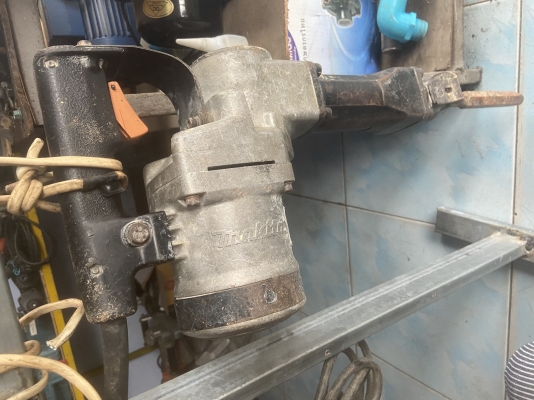 ขายสกัดไฟฟ้า makita มือสองครับ ขายสกัดไฟฟ้า makita มือสองครับ