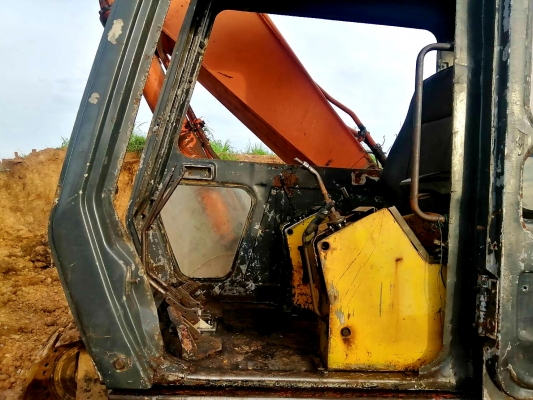 Hitachi EX200-1 พร้อมใช้งาน