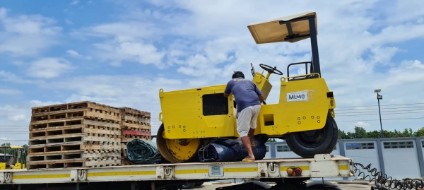 ขายด่วนลดกระหน่ำราคาพิเศษรถบดสตาร์ติดง่ายMETWAเอวอ่อนรุ่นใหม่รถบดสั้นสะเทือนพวงมาลัยเพาเวอร์.ขนาด 4 ตันหน้าหล็กหลังยางระบบทำงานดีสั้นสะเทือนไม่ได้เป็นรถนอกเพื่งนำเข้ามายังไม่เคยใช้งานในไทยเลย