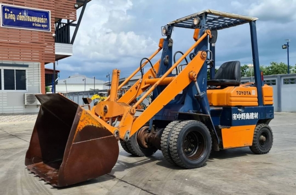 ขายด่วน165,000บาทรถตักโฟลิค โตต้า 5FG10ขนาด1ตันตัก1คิวยกสูง3เมตรเกียร์ธรรมดาเครื่องเบนซิน4สูบ4Yตัวใหม่ปั้มแรงเป็นเวท2.5ตันเป็นรถนอกเพื่งนำเข้ามายังไม่เคยใช้ในไทยเลย