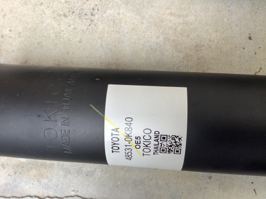 โช๊คอัพหลัง รีโว่ 4X4 สี่ประตู สภาพสมบูรณ์ ใช้แค่9,000 กม โช๊คอัพหลัง รีโว่ 4X4 สี่ประตู สภาพสมบูรณ์ ใช้แค่9,000 กม