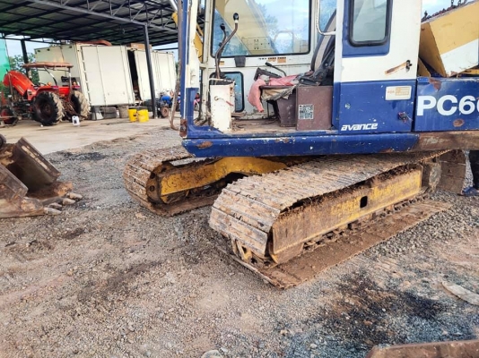 รถแบคโฮ  โคมัตสึ Pc60-5. 275000บาท ปั้มแรงๆ เครื่องดีมาก  แทรคใหม่2ข้าง สวยๆเดิมๆ แรงๆ  พร้อมใช้ เอกสารเล่มทะเบียนพร้อม     เปลี่ยนถ่ายของเหลวให้ใหม่ทั้งคัน  สนใจ0803839789  0940455869 ส่งฟรีไม่เกิน350กม.