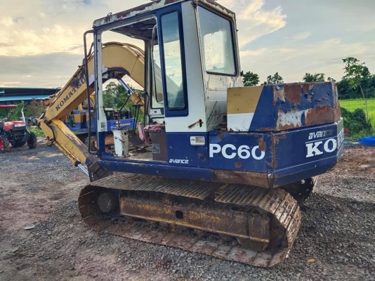 รถแบคโฮ  โคมัตสึ Pc60-5. 275000บาท ปั้มแรงๆ เครื่องดีมาก  แทรคใหม่2ข้าง สวยๆเดิมๆ แรงๆ  พร้อมใช้ เอกสารเล่มทะเบียนพร้อม     เปลี่ยนถ่ายของเหลวให้ใหม่ทั้งคัน  สนใจ0803839789  0940455869 ส่งฟรีไม่เกิน350กม.