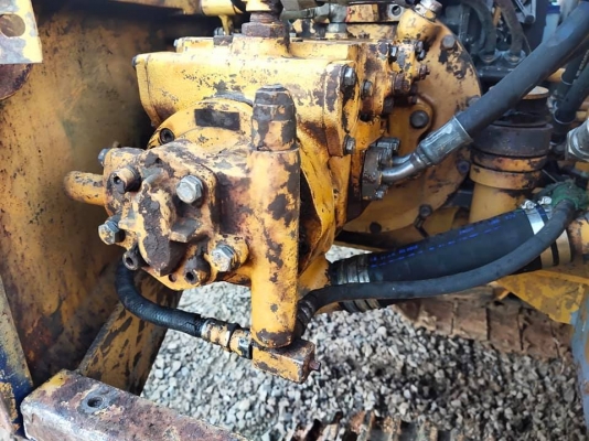 รถแบคโฮ  โคมัตสึ Pc60-5. 275000บาท ปั้มแรงๆ เครื่องดีมาก  แทรคใหม่2ข้าง สวยๆเดิมๆ แรงๆ  พร้อมใช้ เอกสารเล่มทะเบียนพร้อม     เปลี่ยนถ่ายของเหลวให้ใหม่ทั้งคัน  สนใจ0803839789  0940455869 ส่งฟรีไม่เกิน350กม.