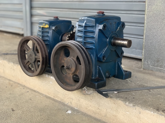 ขายหัวเกียร์ทดรอบ Bellpony made in Japan เบอร์ 80 กับ เบอร์ 70 อัตราทด 1:50 สภาพสวย หมุนนิ่ม ทนงานหนักได้ดี พร้อมใช้งาน