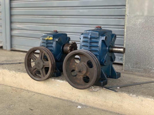 ขายหัวเกียร์ทดรอบ Bellpony made in Japan เบอร์ 80 กับ เบอร์ 70 อัตราทด 1:50 สภาพสวย หมุนนิ่ม ทนงานหนักได้ดี พร้อมใช้งาน