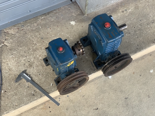 ขายหัวเกียร์ทดรอบ Bellpony made in Japan เบอร์ 80 กับ เบอร์ 70 อัตราทด 1:50 สภาพสวย หมุนนิ่ม ทนงานหนักได้ดี พร้อมใช้งาน