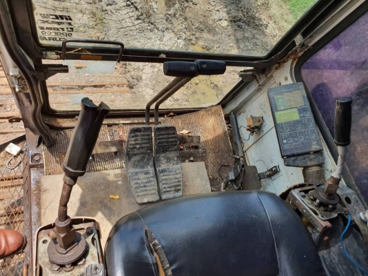 ขาย 695,000 บาท Komatsu PC200-5